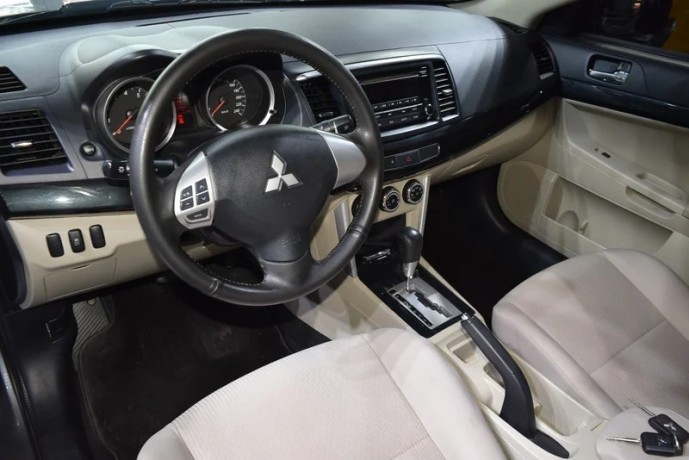 mitsubishi-lancer-gls-big-4
