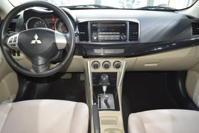 mitsubishi-lancer-gls-big-5