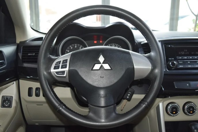 mitsubishi-lancer-gls-big-3