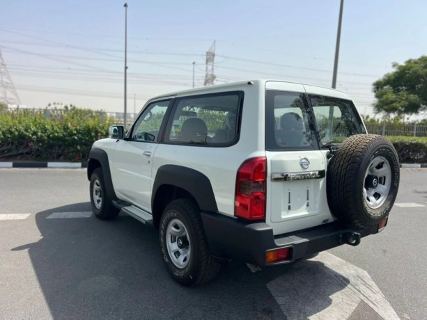nissan-patrol-safari-gl-48l-mt-big-2