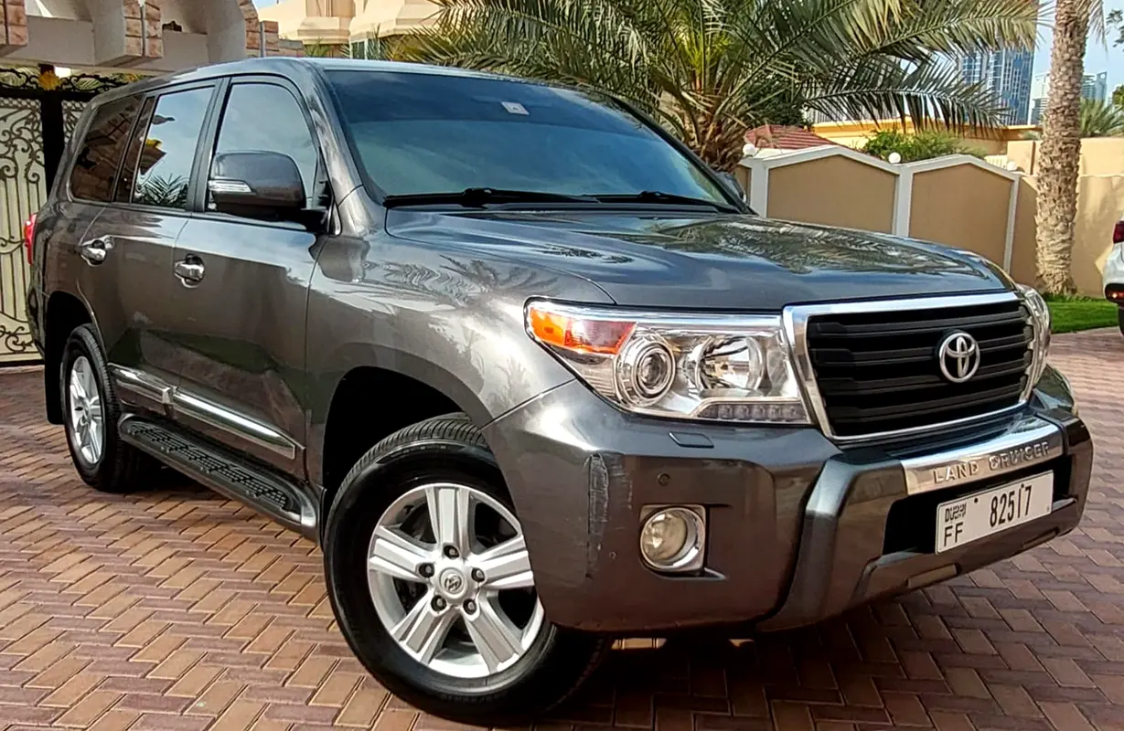 Toyota Land Cruiser 2012 / GCC / 4.0L V6 / Original paint / Zero accident / Superb Condition